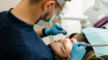 Czy podczas zabiegu u stomatologa można zarazić się wirusami lub chorobami, jeśli narzędzia nie są poprawnie wysterylizowane?